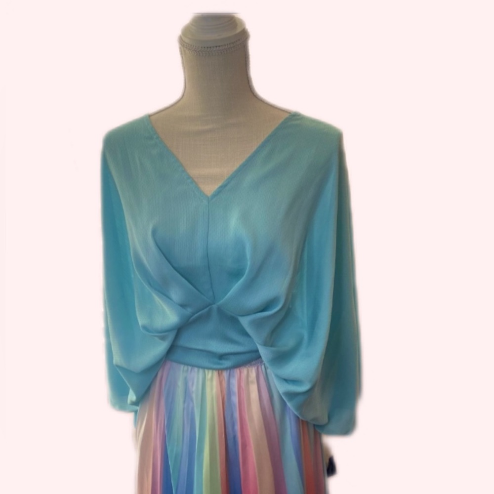 NWT Glam Kimono Blue Tie Back Silky Top size M - Stunning